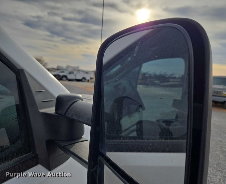 image for item ET1122 2013 Chevrolet Silverado 2500HD Crew Cab pickup truck