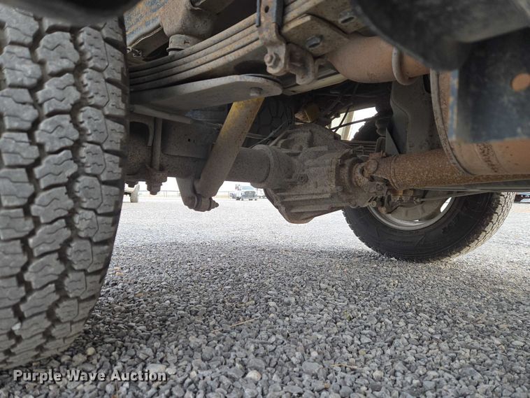 image for item ET1122 2013 Chevrolet Silverado 2500HD Crew Cab pickup truck