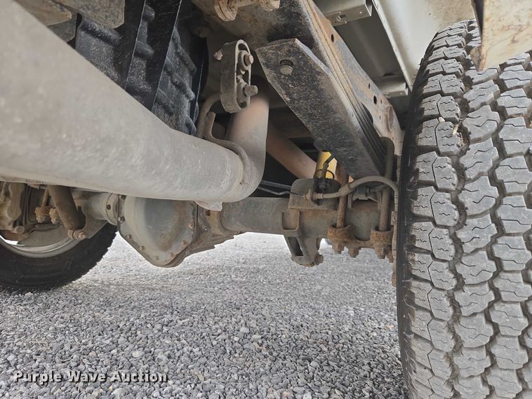 image for item ET1122 2013 Chevrolet Silverado 2500HD Crew Cab pickup truck