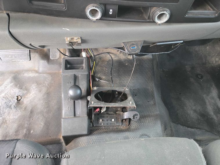 image for item ET1122 2013 Chevrolet Silverado 2500HD Crew Cab pickup truck