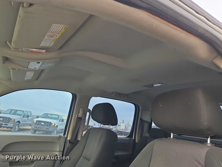 image for item ET1122 2013 Chevrolet Silverado 2500HD Crew Cab pickup truck