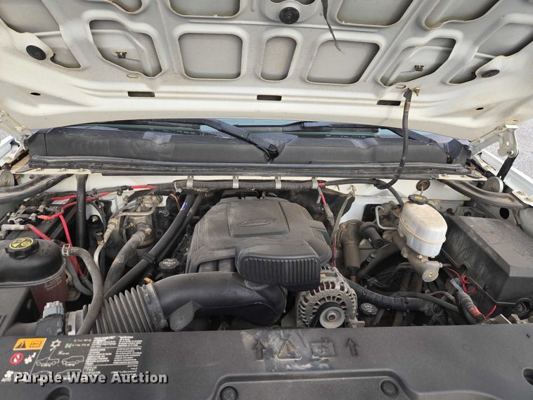 image for item ET1122 2013 Chevrolet Silverado 2500HD Crew Cab pickup truck