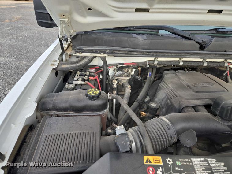 image for item ET1122 2013 Chevrolet Silverado 2500HD Crew Cab pickup truck