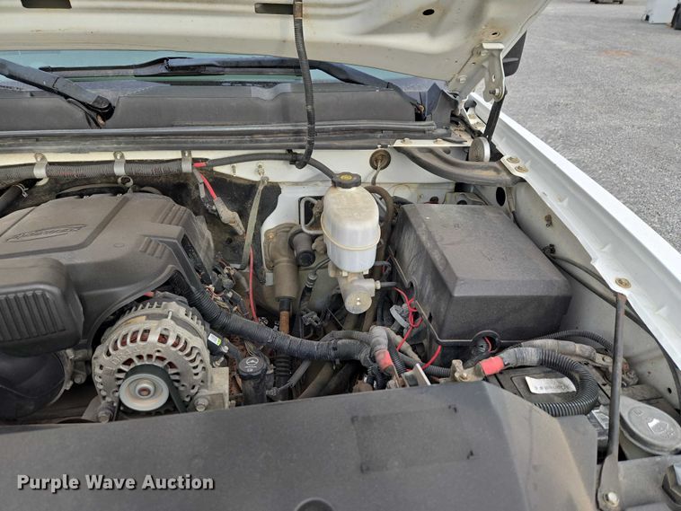 image for item ET1122 2013 Chevrolet Silverado 2500HD Crew Cab pickup truck