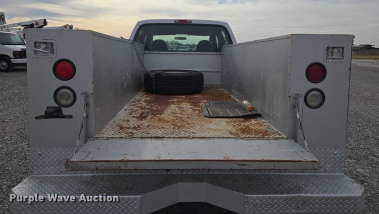 image for item ET1123 2005 Ford F350 Super Duty XL Crew Cab utility bed pickup truck