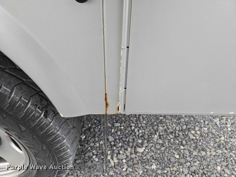 image for item ET1123 2005 Ford F350 Super Duty XL Crew Cab utility bed pickup truck