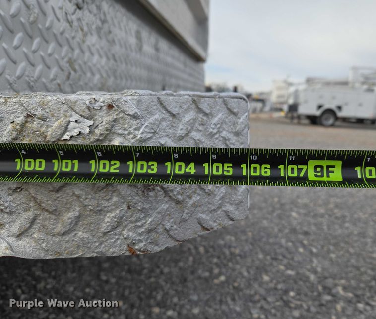 image for item ET1123 2005 Ford F350 Super Duty XL Crew Cab utility bed pickup truck