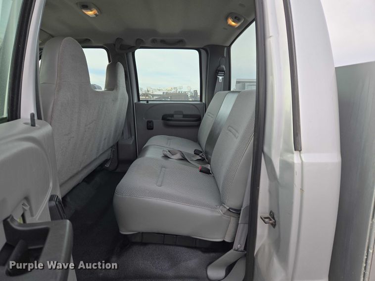 image for item ET1123 2005 Ford F350 Super Duty XL Crew Cab utility bed pickup truck