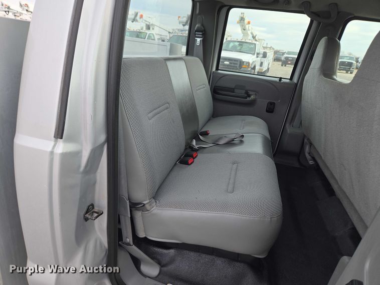 image for item ET1123 2005 Ford F350 Super Duty XL Crew Cab utility bed pickup truck