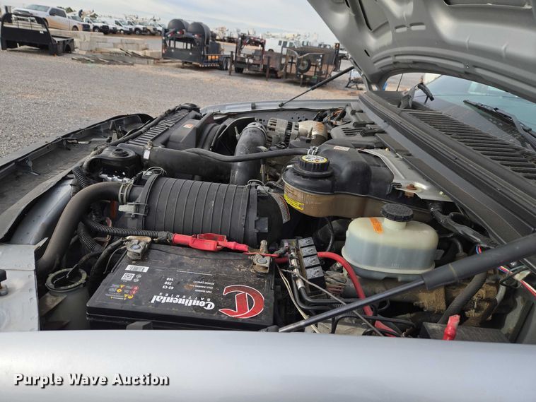 image for item ET1123 2005 Ford F350 Super Duty XL Crew Cab utility bed pickup truck