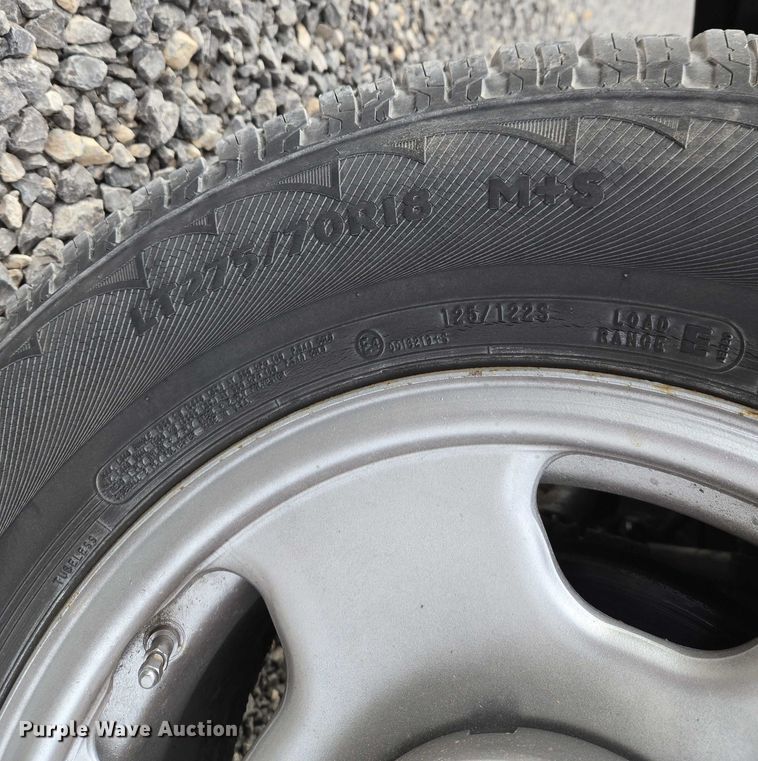 image for item ET1123 2005 Ford F350 Super Duty XL Crew Cab utility bed pickup truck