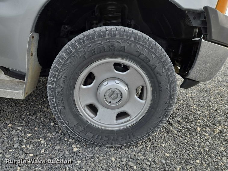 image for item ET1123 2005 Ford F350 Super Duty XL Crew Cab utility bed pickup truck