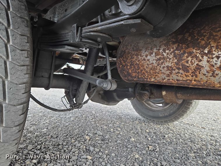 image for item ET1123 2005 Ford F350 Super Duty XL Crew Cab utility bed pickup truck