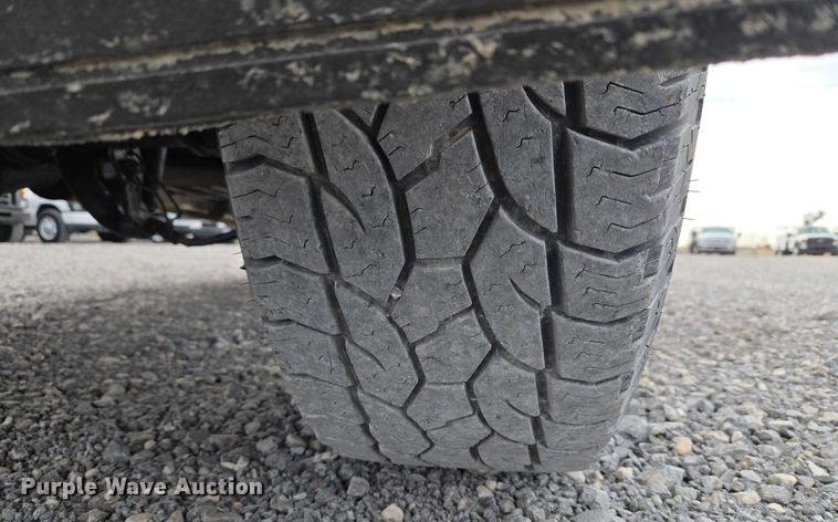 image for item ET1123 2005 Ford F350 Super Duty XL Crew Cab utility bed pickup truck