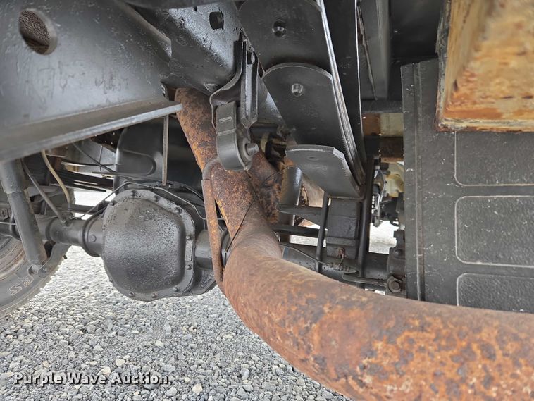 image for item ET1123 2005 Ford F350 Super Duty XL Crew Cab utility bed pickup truck