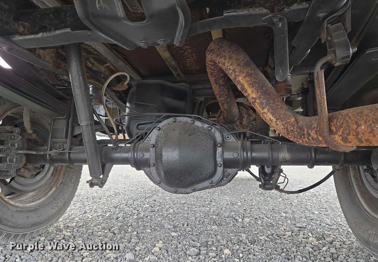 image for item ET1123 2005 Ford F350 Super Duty XL Crew Cab utility bed pickup truck