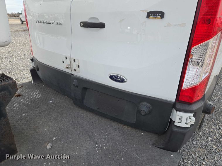 image for item ET1124 2019 Ford Transit 350 van with bucket lift