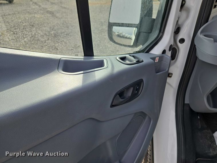 image for item ET1124 2019 Ford Transit 350 van with bucket lift