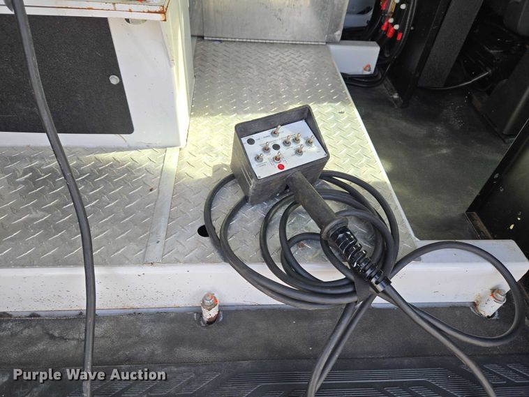 image for item ET1124 2019 Ford Transit 350 van with bucket lift