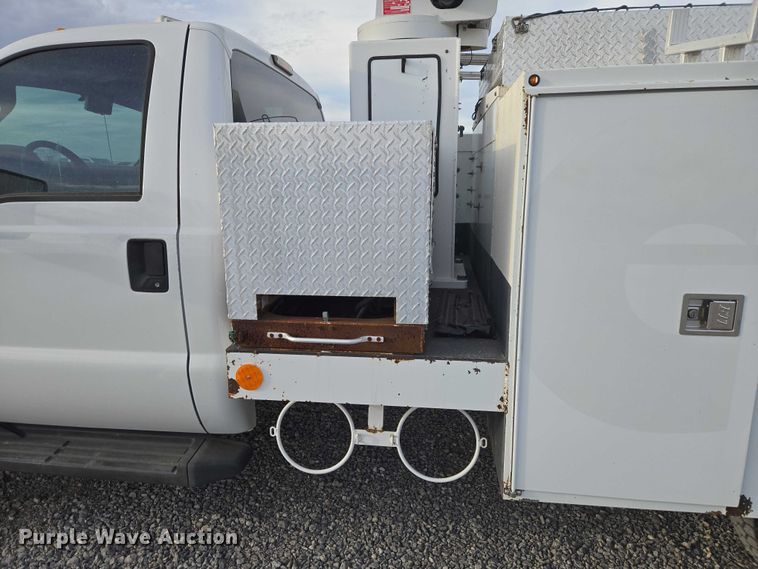 image for item ET1127 2012 Ford F550 Super Duty XL bucket truck
