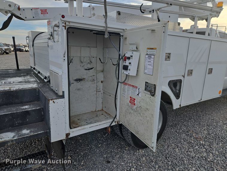 image for item ET1127 2012 Ford F550 Super Duty XL bucket truck