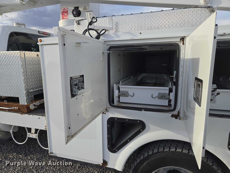 image for item ET1127 2012 Ford F550 Super Duty XL bucket truck