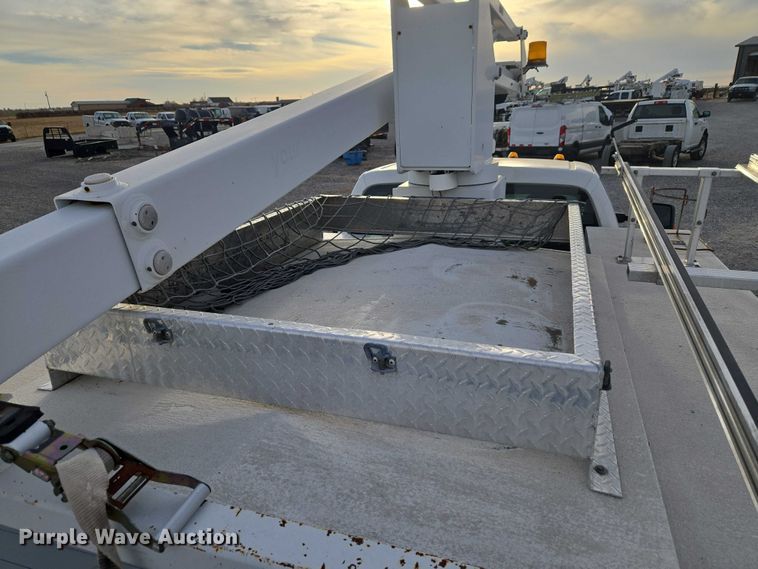 image for item ET1127 2012 Ford F550 Super Duty XL bucket truck