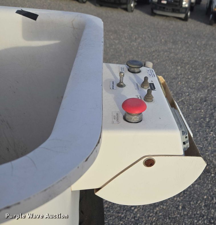 image for item ET1127 2012 Ford F550 Super Duty XL bucket truck