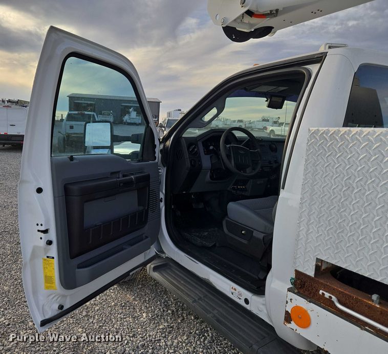 image for item ET1127 2012 Ford F550 Super Duty XL bucket truck