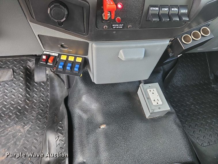 image for item ET1127 2012 Ford F550 Super Duty XL bucket truck