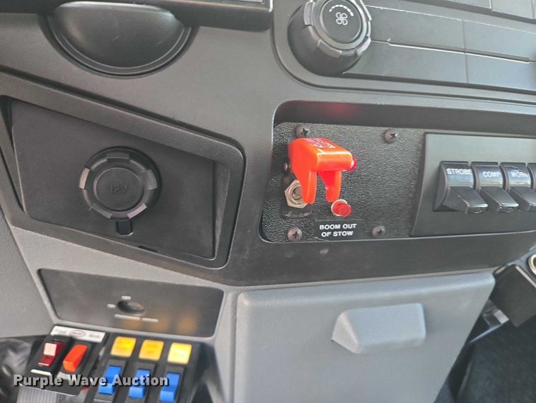 image for item ET1127 2012 Ford F550 Super Duty XL bucket truck