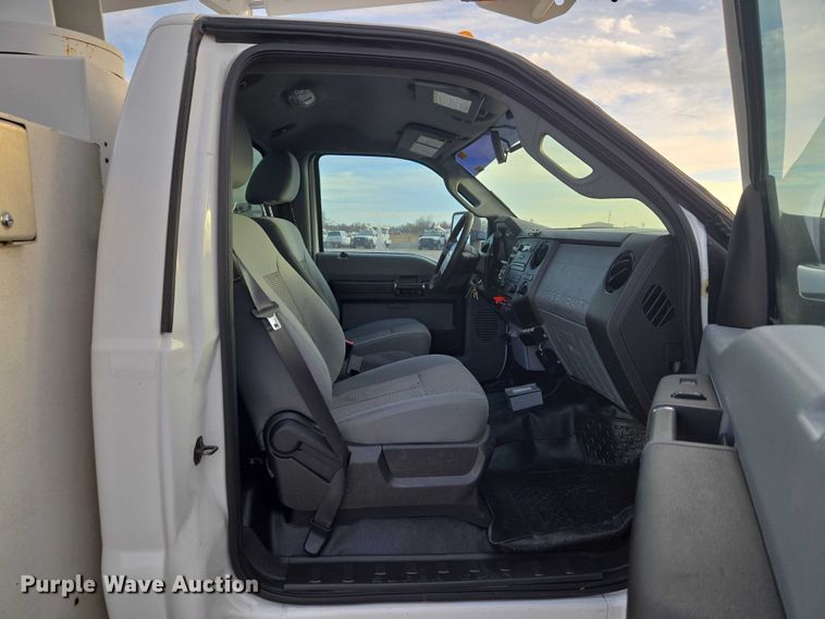 image for item ET1127 2012 Ford F550 Super Duty XL bucket truck