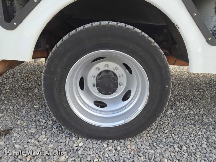 image for item ET1127 2012 Ford F550 Super Duty XL bucket truck