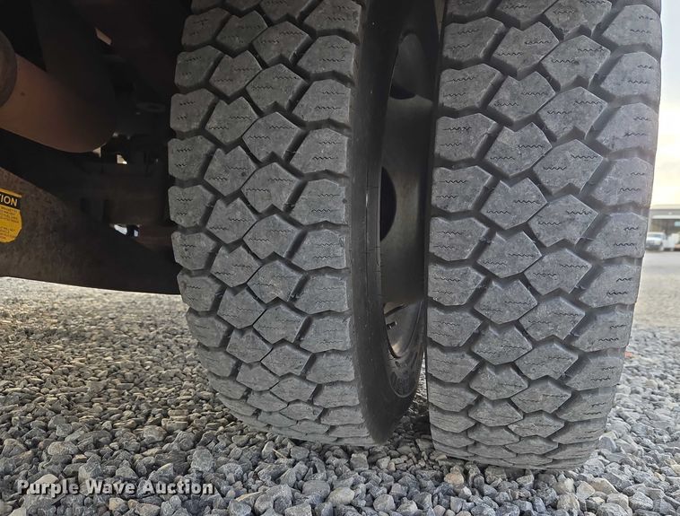 image for item ET1127 2012 Ford F550 Super Duty XL bucket truck