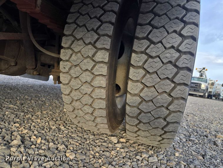 image for item ET1127 2012 Ford F550 Super Duty XL bucket truck