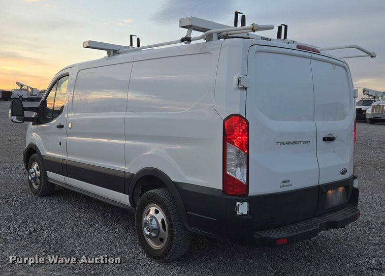 image for item ET1128 2020 Ford Transit van