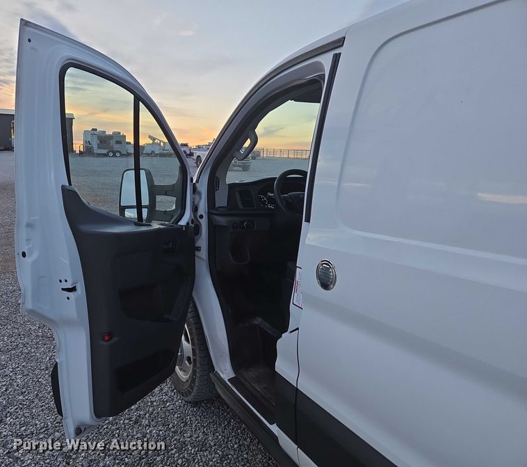 image for item ET1128 2020 Ford Transit van