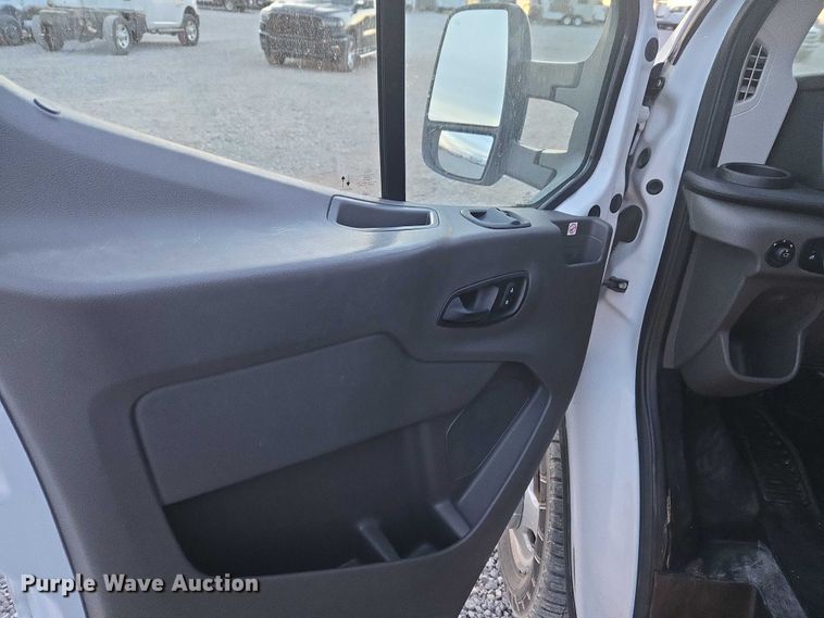 image for item ET1128 2020 Ford Transit van