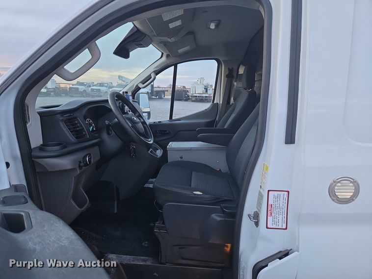 image for item ET1128 2020 Ford Transit van