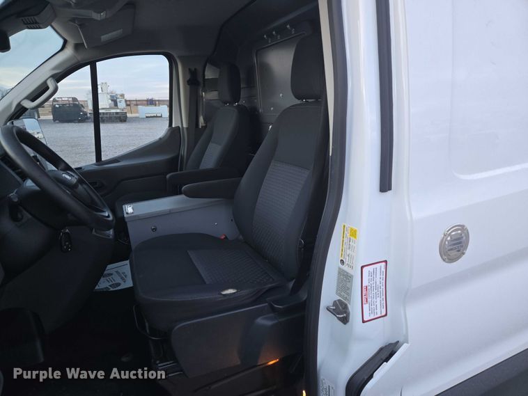 image for item ET1128 2020 Ford Transit van