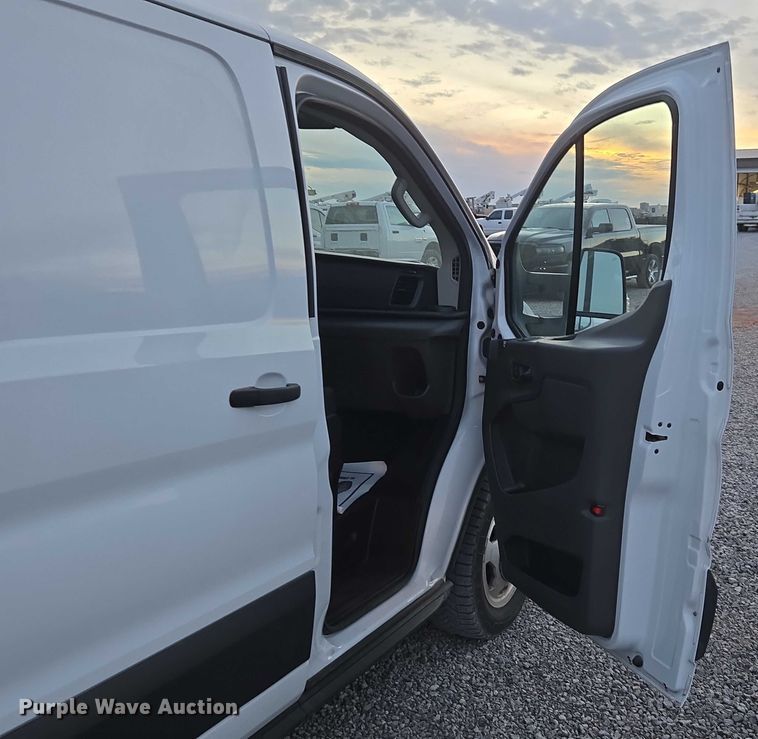 image for item ET1128 2020 Ford Transit van