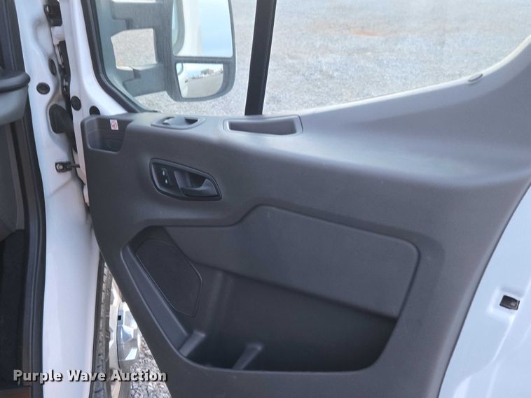 image for item ET1128 2020 Ford Transit van