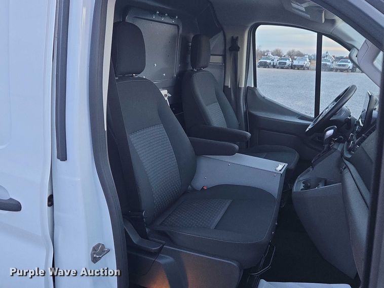 image for item ET1128 2020 Ford Transit van