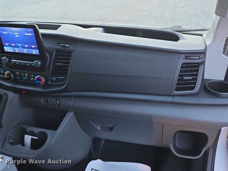 image for item ET1128 2020 Ford Transit van