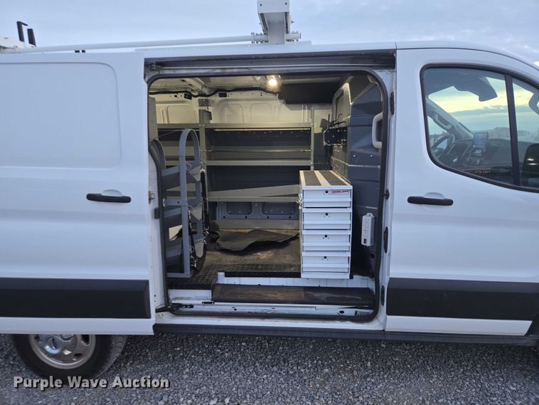 image for item ET1128 2020 Ford Transit van
