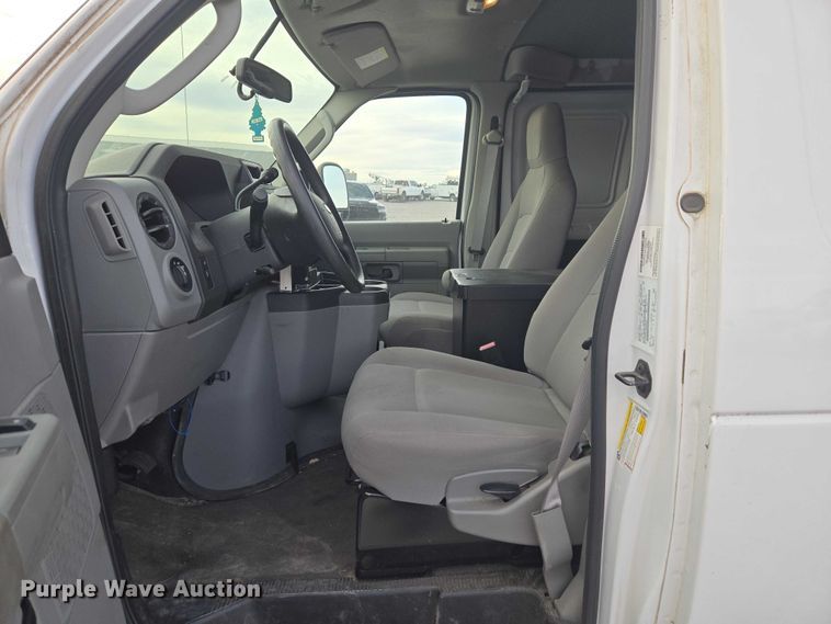 image for item ET1130 2013 Ford E350 van