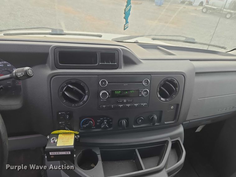 image for item ET1130 2013 Ford E350 van