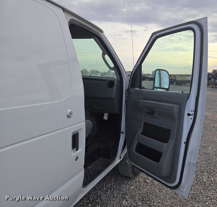 image for item ET1130 2013 Ford E350 van