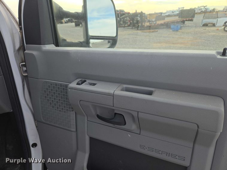 image for item ET1130 2013 Ford E350 van