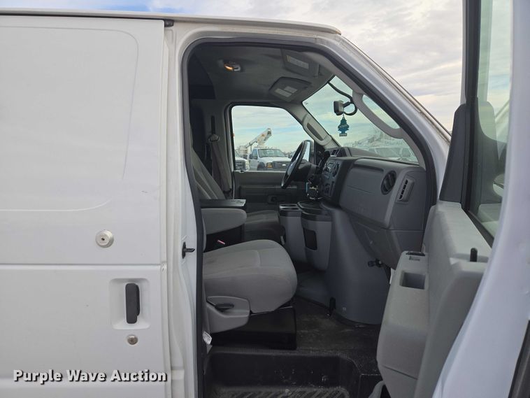 image for item ET1130 2013 Ford E350 van